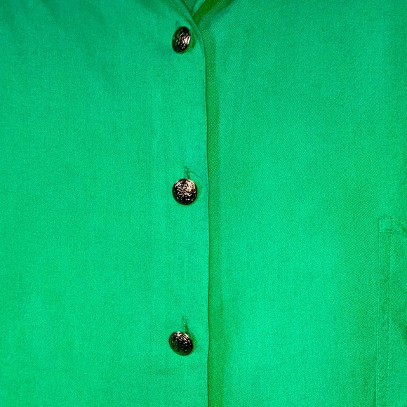 Women’s oversized button down short sleeve shirt. - Picture 7 of 7